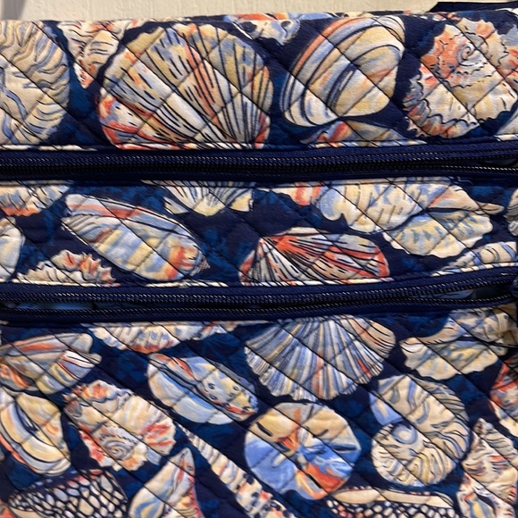 NWOT. Vera Bradley Cross body purse - Picture 2 of 7